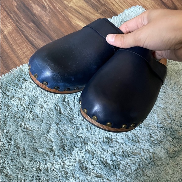 Lisa B Clogs - Picture 3 of 6